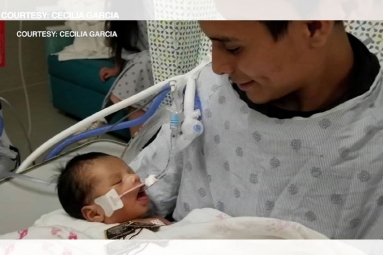 Baby Cut from Mother&rsquo;s Womb in Chicago Open Eye for the First Time