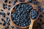Soaked Black Raisin Water breaking, Soaked Black Raisin Water, advantages of drinking soaked black raisin water, Aids
