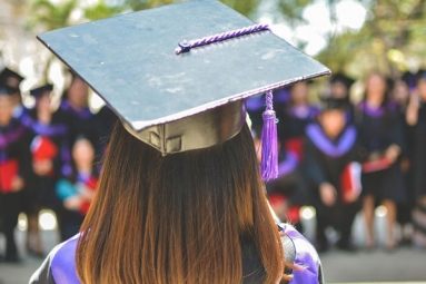 Female Students Wearing Sexy Outfits on Graduation Day perceived Less Capable, Study Finds