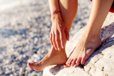 5 Home Remedies to Fix Cracked Heels