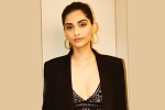 Sonam Kapoor latest, Sonam Kapoor pictures, sonam flaunts off her curves, Cleavage