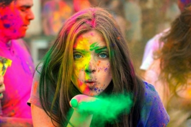 Holi 2019: Tips to Protect Your Hair and Skin from Holi Colors